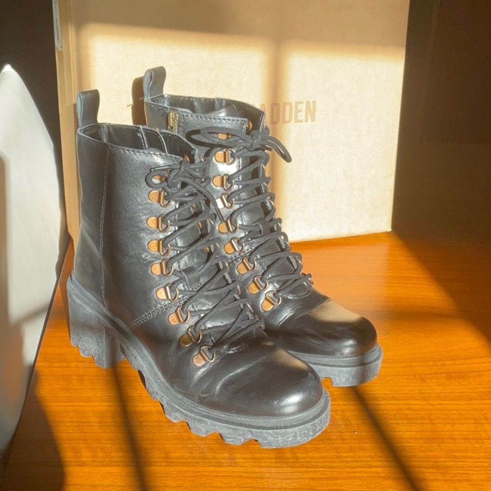 Steve Madden Krame lace up boot sz 7 black